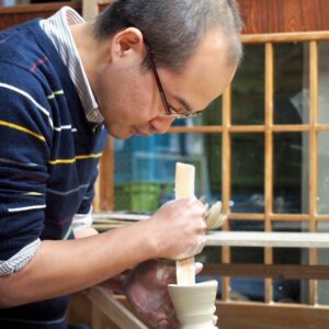 日本伝統文化協会（JCbase）主催イベントに登壇した轆轤（ろくろ）を実演している真右エ門窯CBO・馬場泰嘉の写真。有田焼の伝統技法と精神性を伝える制作風景。
