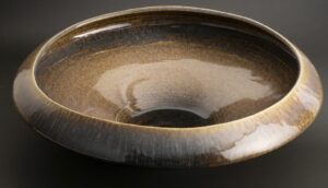 第43回京都新聞チャリティ美術作品展『ともに生きる』出品作品 - 有田焼 真右エ門窯 馬場泰嘉作『森羅』 - 耀変美法が表現する森羅万象の生命力と社会への祈り