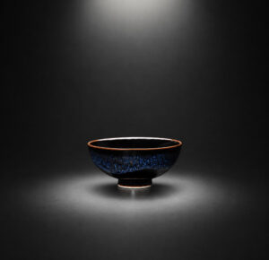 有田焼「青き明星」飯碗。炎の窯変が描き出すハイエンドな精神の拠り所。